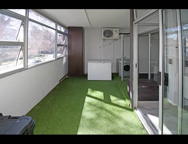 2 BEDROOM APARTMENT FOR SALE IN HOUGHTON ESTATE